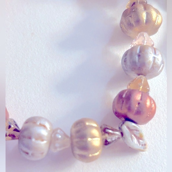 NWOT bracelet Pumpkins & Autumn Leaves metallics Czech Glass, charms, stretch - Picture 5 of 8